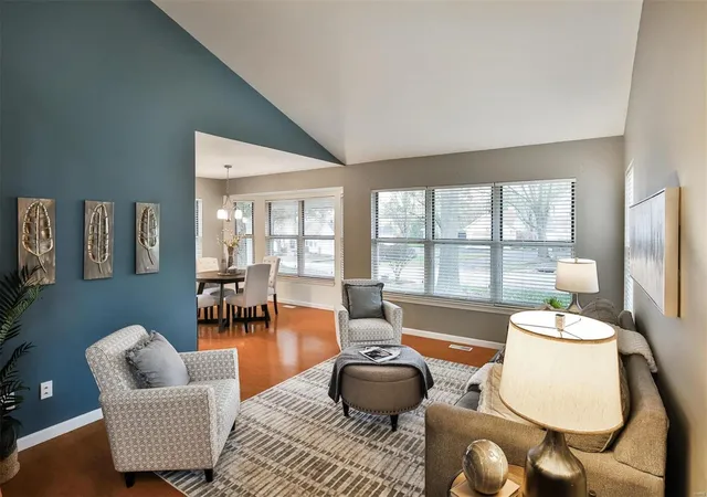 Photo 2 of Townhouse at 2006 Midfield Ln, Saint Louis, MO 63146 | MLS# MIS24071472 | | Sold on 2025-02-07