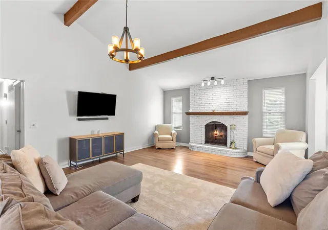 Photo 3 of Single Family Residence at 8 Heather Dr, Saint Peters, MO 63376 | MLS# MIS24071494 | | Sold on 2025-01-06
