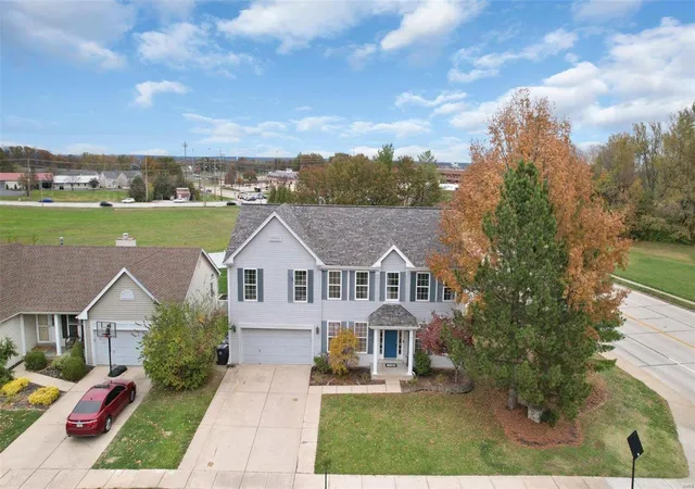 Photo 3 of Single Family Residence at 101 Abington Dr, Saint Peters, MO 63376 | MLS# MIS24071511 | | Sold on 2025-04-03