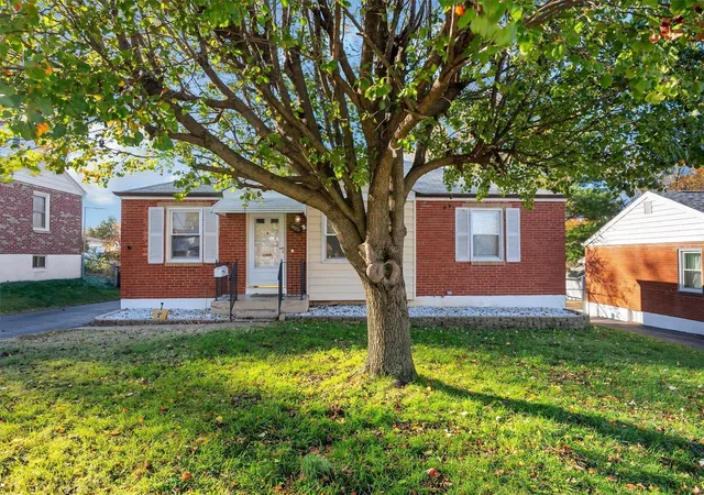Photo 1 of Single Family Residence at 9819 Chesterton Dr, Saint Louis, MO 63123 | MLS# MIS24071662 |  | Sold on 2025-01-08