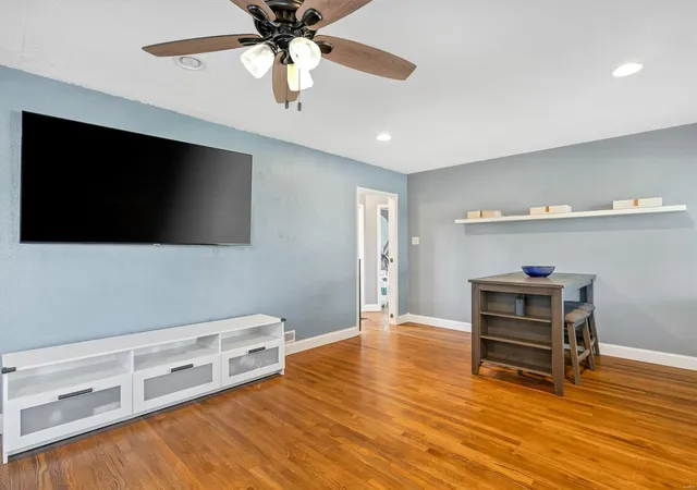 Photo 4 of Single Family Residence at 9819 Chesterton Dr, Saint Louis, MO 63123 | MLS# MIS24071662 |  | Sold on 2025-01-08