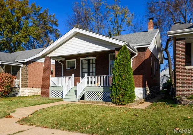 Single Family Residence at 6827 Marquette Ave, Saint Louis, MO 63139 | MLS# MIS24071791 | | Sold on 2025-01-17