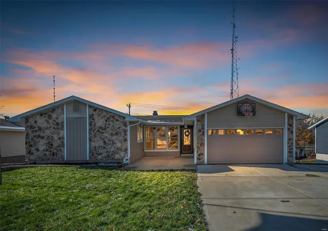 Single Family Residence at 17 Asherton Dr, Saint Peters, MO 63376 | MLS# MIS24071886 | | Sold on 2025-01-21