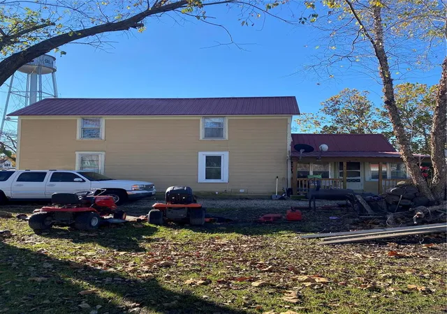 Photo 3 of Single Family Residence at 300 W Kansas City St, Bland, MO 65014 | MLS# MIS24071921 | | Sold on 2025-01-24