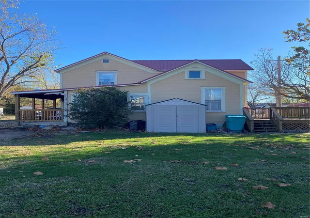 Photo 4 of Single Family Residence at 300 W Kansas City St, Bland, MO 65014 | MLS# MIS24071921 | | Sold on 2025-01-24