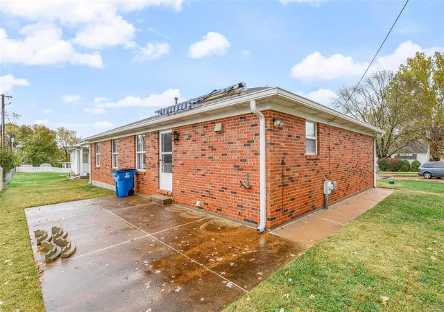 Photo 4 of Single Family Residence at 8225 Mastis Meadows Ct, Saint Louis, MO 63123 | MLS# MIS24071934 |  | Sold on 2024-12-19