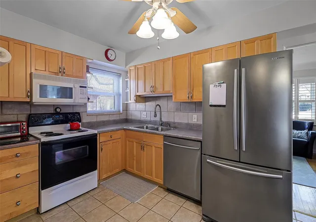 Photo 4 of Single Family Residence at 1041 Martha Ln, Saint Louis, MO 63119 | MLS# MIS24072109 |  | Sold on 2025-01-21