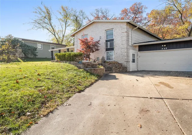 Photo 1 of Single Family Residence at 449 Jungs Station Rd, Saint Charles, MO 63303 | MLS# MIS24072119 | | Sold on 2025-01-31
