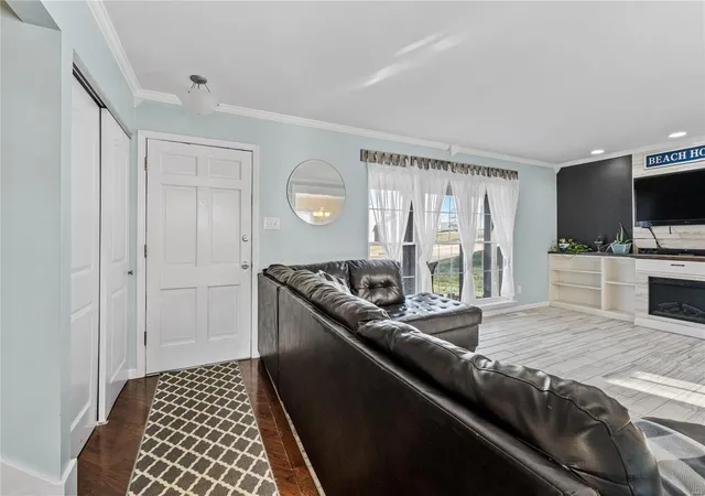Photo 3 of Single Family Residence at 449 Jungs Station Rd, Saint Charles, MO 63303 | MLS# MIS24072119 | | Sold on 2025-01-31