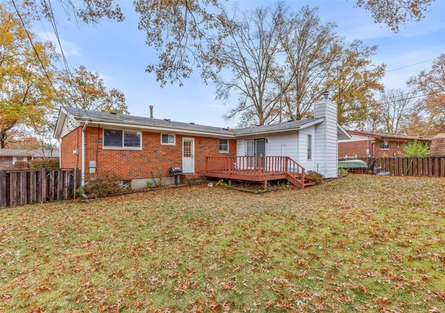 Photo 3 of Single Family Residence at 2811 Woodbury Dr, Saint Louis, MO 63125 | MLS# MIS24072148 |  | Sold on 2024-12-19