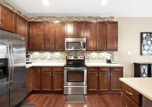 Photo 4 of Single Family Residence at 317 Country Orchard Dr, Lake Saint Louis, MO 63367 | MLS# MIS24072160 | | Sold on 2024-12-27