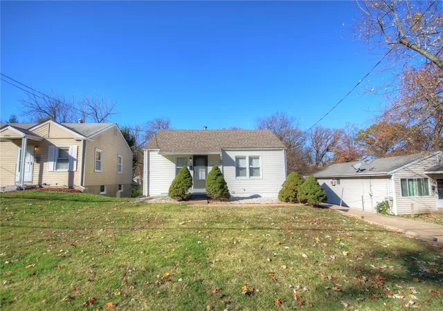 Single Family Residence at 2953 Walton Rd, Saint Louis, MO 63114 | MLS# MIS24072201 | | Sold on 2025-01-30
