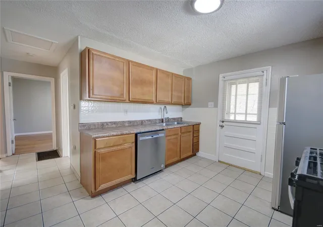 Photo 4 of Single Family Residence at 2953 Walton Rd, Saint Louis, MO 63114 | MLS# MIS24072201 | | Sold on 2025-01-30