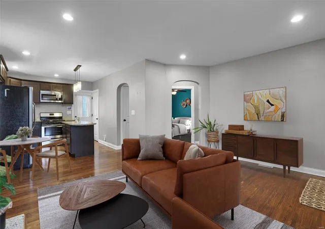 Photo 4 of Single Family Residence at 23 Girard Dr, Saint Louis, MO 63119 | MLS# MIS24072237 |  | Sold on 2025-01-06