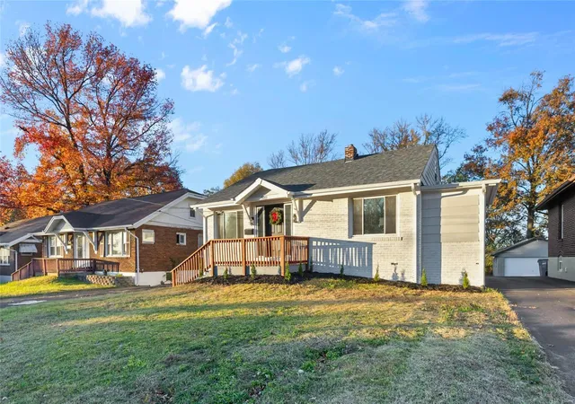 Photo 3 of Single Family Residence at 9011 Windom Ave, Saint Louis, MO 63114 | MLS# MIS24072267 | | Sold on 2025-01-31