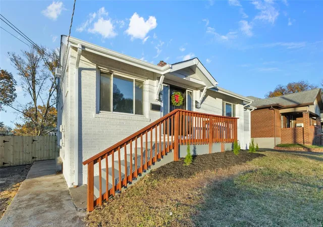 Photo 4 of Single Family Residence at 9011 Windom Ave, Saint Louis, MO 63114 | MLS# MIS24072267 | | Sold on 2025-01-31