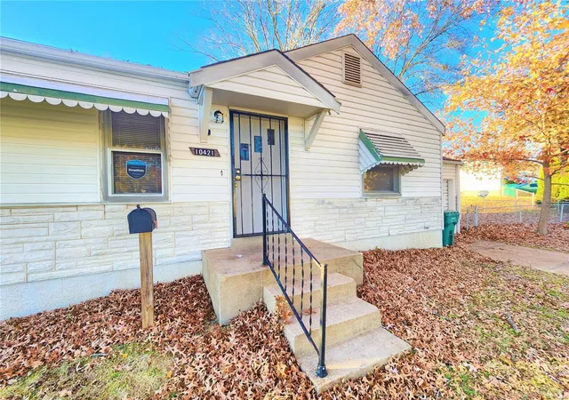Photo 3 of Single Family Residence at 10421 Ashbrook Dr, Saint Louis, MO 63137 | MLS# MIS24072380 | | Sold on 2025-04-29