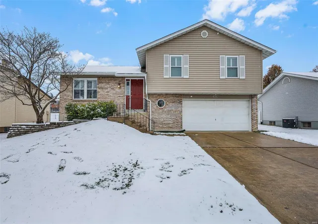 Single Family Residence at 1029 Apricot Dr, Saint Charles, MO 63301 | MLS# MIS24072430 |  | Sold on 2025-01-10