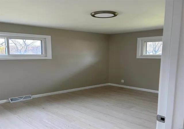 Photo 4 of Single Family Residence at 5555 Holborn Dr, Saint Louis, MO 63121 | MLS# MIS24072446 |  | Sold on 2025-01-29