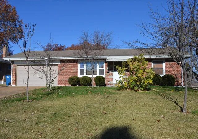 Single Family Residence at 201 Lambeth Ln, Saint Louis, MO 63125 | MLS# MIS24072535 | | Sold on 2025-01-24