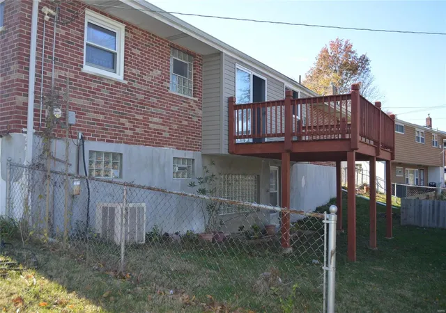 Photo 3 of Single Family Residence at 201 Lambeth Ln, Saint Louis, MO 63125 | MLS# MIS24072535 | | Sold on 2025-01-24