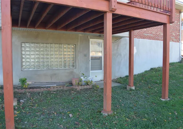 Photo 4 of Single Family Residence at 201 Lambeth Ln, Saint Louis, MO 63125 | MLS# MIS24072535 | | Sold on 2025-01-24