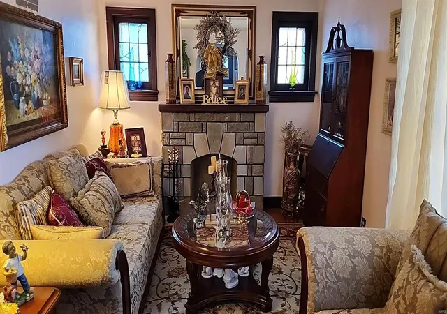 Photo 3 of Single Family Residence at 2826 Colonial Ave, Saint Louis, MO 63121 | MLS# MIS24072551 | | Sold on 2024-12-18