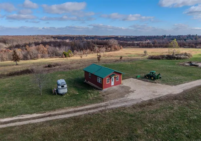 Photo 3 of Farm at 181 Elkhorn Rd, Camdenton, MO 65020 | MLS# MIS24072555 | | Sold on 2025-05-14