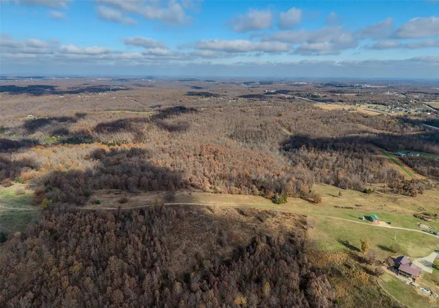 Photo 5 of Farm at 181 Elkhorn Rd, Camdenton, MO 65020 | MLS# MIS24072555 | | Sold on 2025-05-14