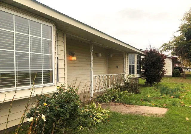Photo 3 of Single Family Residence at 610 Medler, Bernie, MO 63822 | MLS# MIS24072708 |  | Sold on 2025-02-19