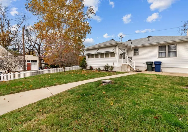 Photo 4 of Single Family Residence at 7320 Canterbury Ave, Saint Louis, MO 63143 | MLS# MIS24072732 | | Sold on 2025-01-16