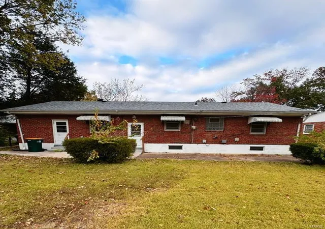 Photo 3 of Sale Pending at 9271 Dell Ct, Saint Louis, MO 63137 | MLS# MIS24072749 | Listing updated on 2025-10-16