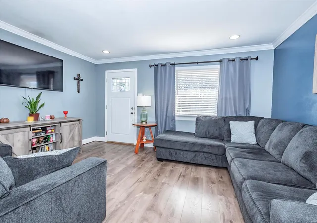 Photo 3 of Single Family Residence at 4109 Hanshire Dr, Saint Louis, MO 63129 | MLS# MIS24072750 |  | Sold on 2025-01-09