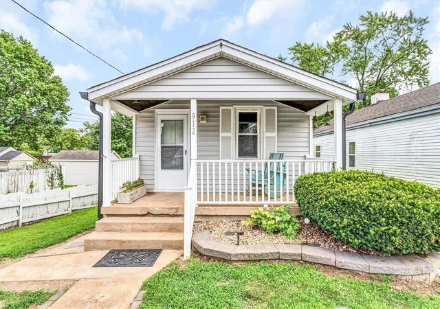Single Family Residence at 912 Dammert Ave, Saint Louis, MO 63125 | MLS# MIS24072753 | | Sold on 2025-01-16