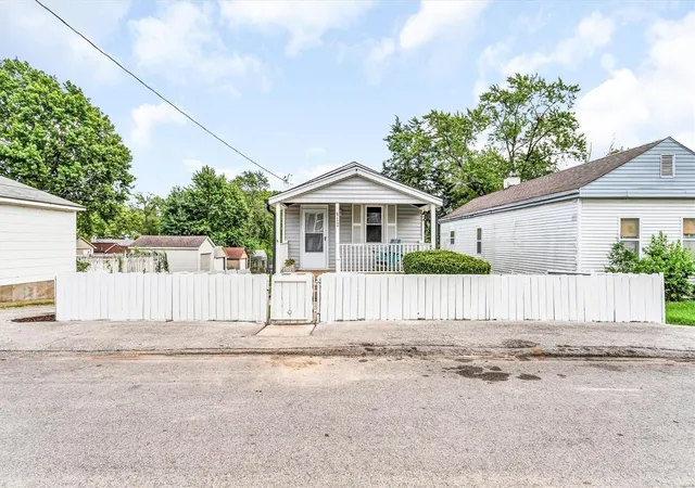 Photo 1 of Single Family Residence at 912 Dammert Ave, Saint Louis, MO 63125 | MLS# MIS24072753 | | Sold on 2025-01-16