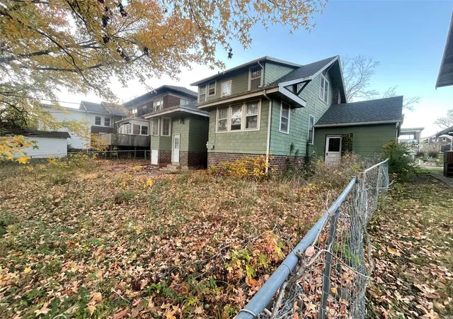 Photo 5 of Single Family Residence at 636 W Logan St, Moberly, MO 65270 | MLS# MIS24072769 | | Sold on 2025-04-07