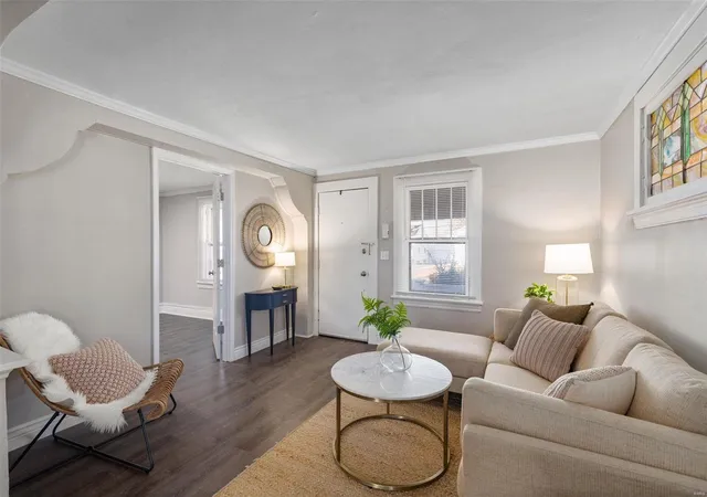Photo 4 of Single Family Residence at 7716 Jerome Ave, Saint Louis, MO 63143 | MLS# MIS24072823 | | Sold on 2025-04-30