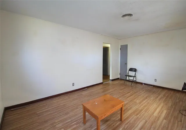 Photo 3 of Single Family Residence at 1130 Goelz Dr, East Saint Louis, IL 62203 | MLS# MIS24072846 |  | Sold on 2025-03-27