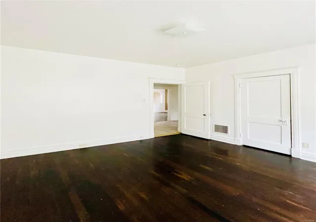 Photo 4 of Multi Family at 4820 Farlin Ave, Saint Louis, MO 63115 | MLS# MIS24072979 | | Sold on 2025-04-02