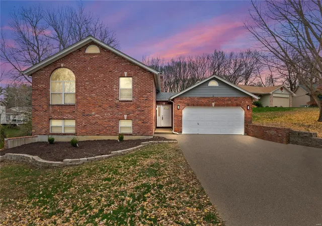 Single Family Residence at 4 Witten Ct, Saint Charles, MO 63301 | MLS# MIS24073002 | | Sold on 2025-02-25