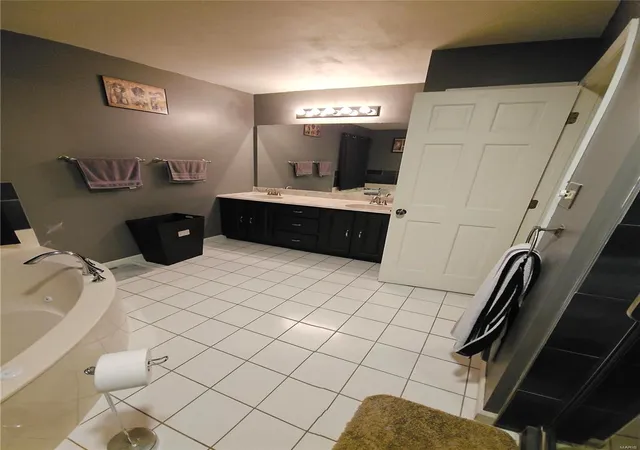 Photo 3 of Single Family Residence at 1179 Colby Ct, Saint Peters, MO 63376 | MLS# MIS24073127 |  | Sold on 2025-01-27