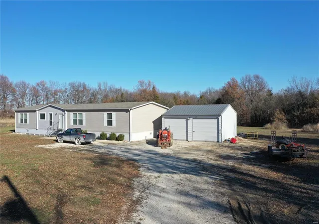 Photo 2 of Single Family Residence at 138 Glazier Trail Rd, Wellsville, MO 63384 | MLS# MIS24073145 |  | Sold on 2025-01-17