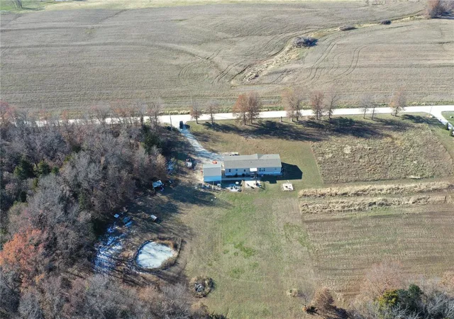 Photo 4 of Single Family Residence at 138 Glazier Trail Rd, Wellsville, MO 63384 | MLS# MIS24073145 |  | Sold on 2025-01-17