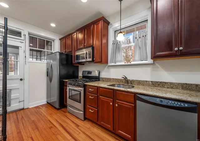 Photo 4 of Single Family Residence at 6405 Oleatha Ave, Saint Louis, MO 63139 | MLS# MIS24073195 | | Sold on 2024-12-30