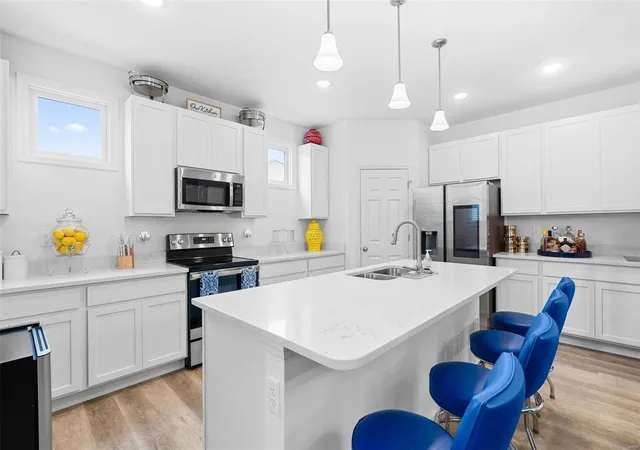 Photo 4 of Single Family Residence at 3421 Simeon Bunker St, Saint Charles, MO 63301 | MLS# MIS24073347 |  | Sold on 2025-03-21