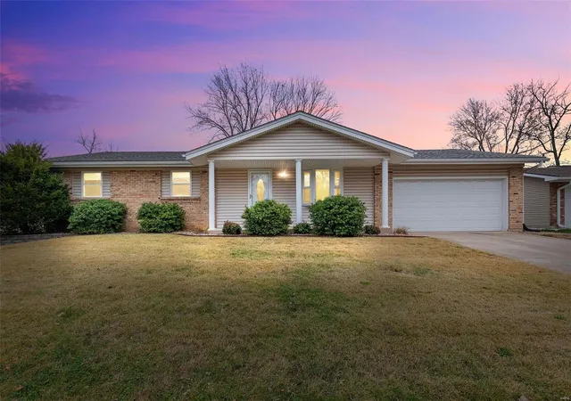 Single Family Residence at 2904 Westminister Dr, Saint Charles, MO 63301 | MLS# MIS24073359 | | Sold on 2025-01-30