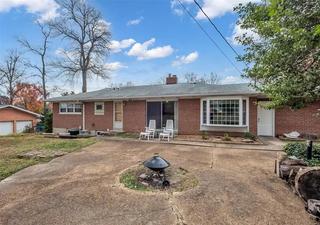 Photo 3 of Single Family Residence at 11827 Doverhill Dr, Saint Louis, MO 63128 | MLS# MIS24073362 | | Sold on 2025-01-09