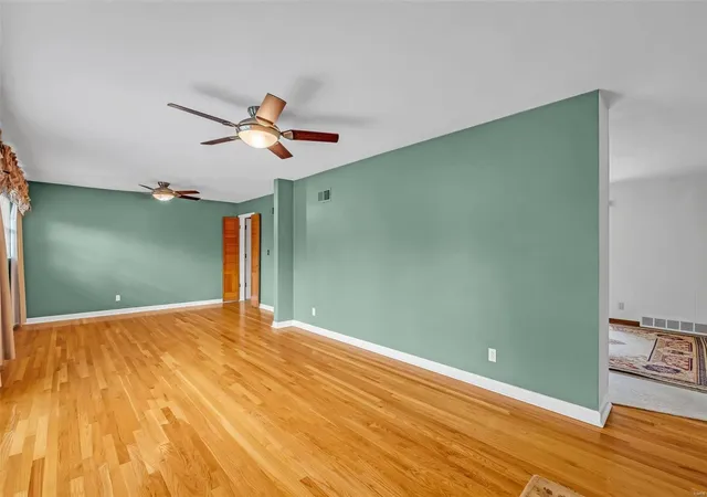 Photo 4 of Single Family Residence at 11827 Doverhill Dr, Saint Louis, MO 63128 | MLS# MIS24073362 | | Sold on 2025-01-09