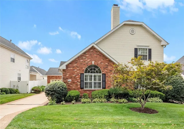 Photo 1 of Condominium at 7430 Whitehall Colonial Ln, Saint Louis, MO 63119 | MLS# MIS24073461 | | Sold on 2025-02-11