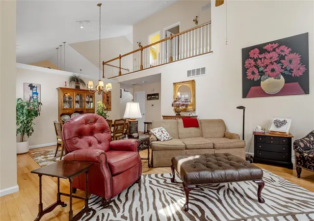 Photo 4 of Condominium at 7430 Whitehall Colonial Ln, Saint Louis, MO 63119 | MLS# MIS24073461 | | Sold on 2025-02-11